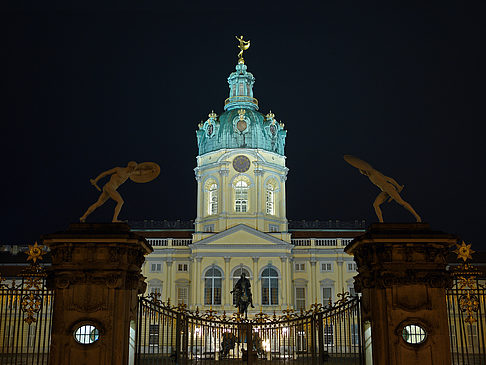 Eingang zum Schloss Charlottenburg Foto 