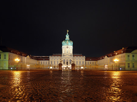 Eingang zum Schloss Charlottenburg