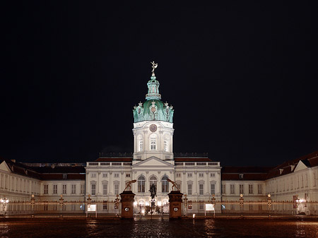 Eingang zum Schloss Charlottenburg