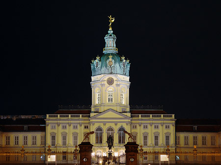 Eingang zum Schloss Charlottenburg Fotos