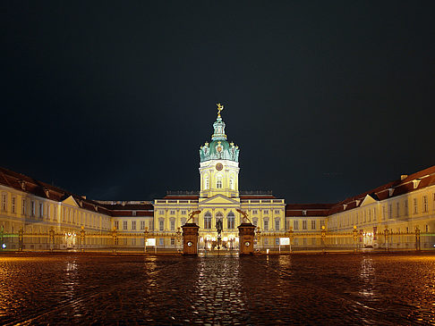 Foto Platz vor dem Schloss Charlottenburg - Berlin