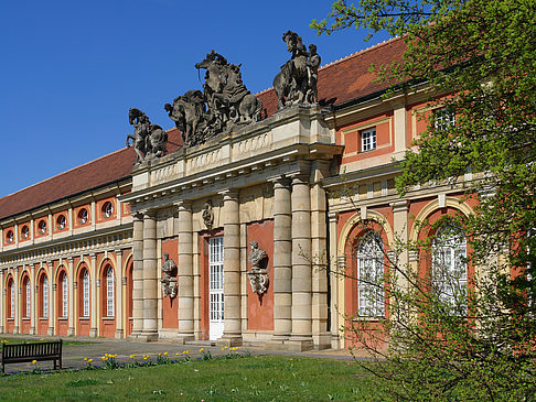 Fotos Filmmuseum mit Wiese