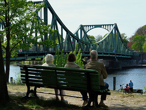 Brücke mit Ufer Foto 