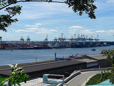 Altonaer Balkon mit Blick auf den Hafen Foto 