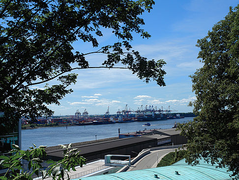 Altonaer Balkon mit Blick auf den Hafen Fotos