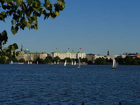 Blick nach Osten von der Außenalster Fotos