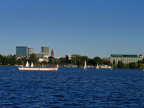 Blick nach Osten von der Außenalster Fotos