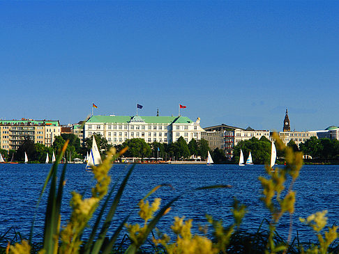 Blick nach Osten von der Außenalster Fotos