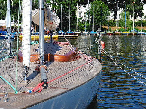 Bootsverleih und Hafen auf der Außenalster Foto 