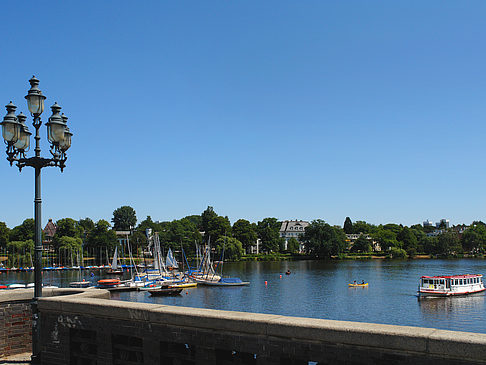 Bootsverleih und Hafen auf der Außenalster Foto 