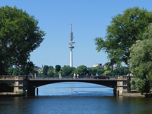 Schwanenwikbrücke und Heinrich-Hertz-Turm Foto 