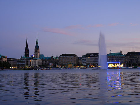 Foto Fontäne auf der Binnenalster - Hamburg