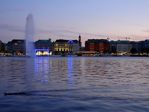 Fontäne auf der Binnenalster Foto 