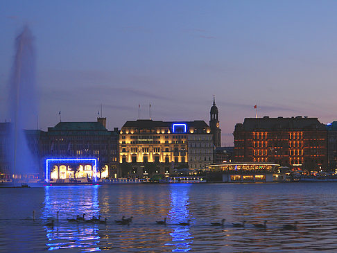 Fontäne auf der Binnenalster Foto 