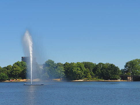 Fontäne auf der Binnenalster Foto 