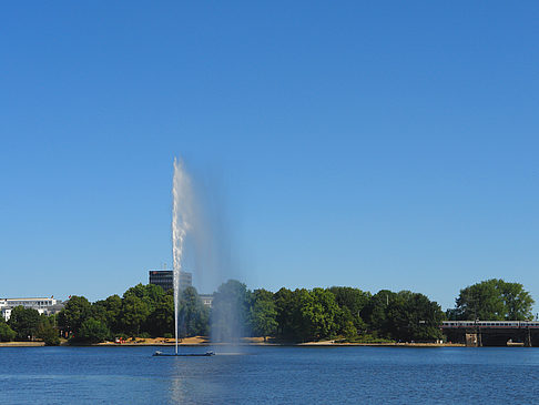 Foto Fontäne auf der Binnenalster - Hamburg