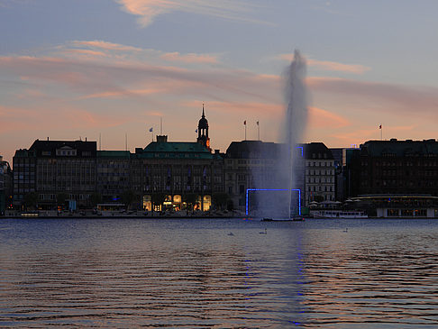 Fontäne auf der Binnenalster Fotos