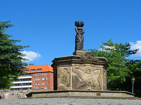 Fischmarktbrunnen Minerva Fotos