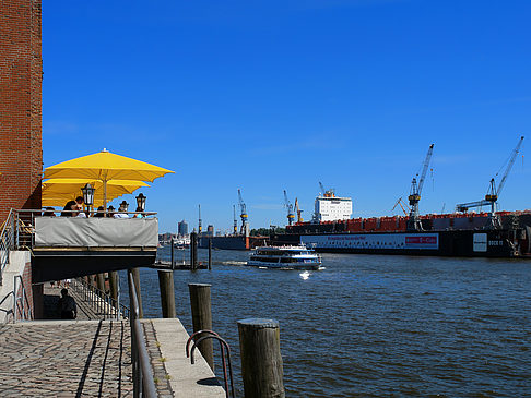 Foto Straßencafes am Hafen - Hamburg