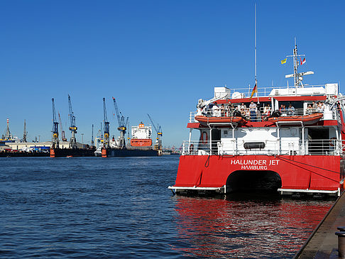 Foto Landungsbrücken und Schiffe