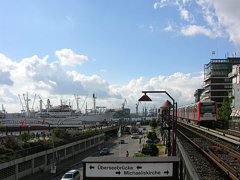 U-Bahn Landungsbrücken Fotos