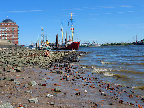 Strand und Hafen von Övelgönne Foto 