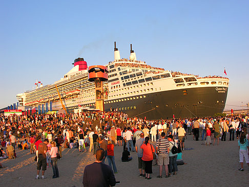 Queen Mary 2 - Volksfest Foto 