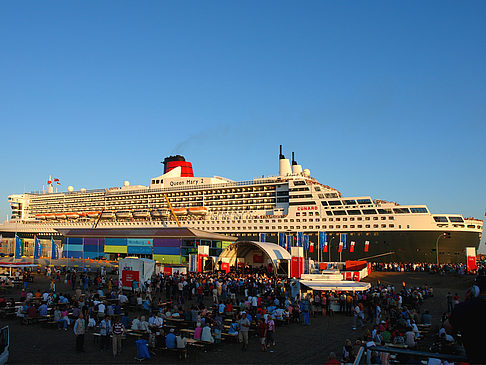 Queen Mary 2 - Volksfest Foto 