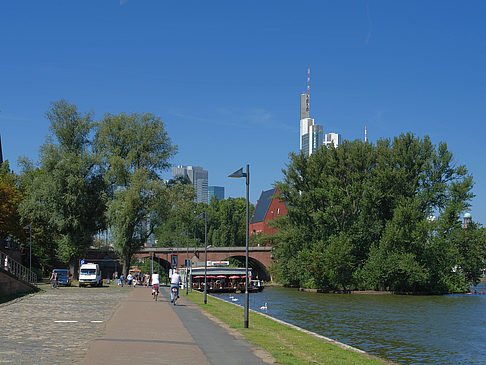 Fotos Neuer Portikus auf dem Sachsenhausener Ufer | Frankfurt am Main