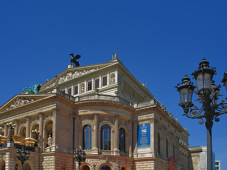 Foto Alte Oper mit Laterne