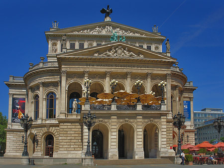 Foto Alte Oper mit Schirmen - Frankfurt am Main