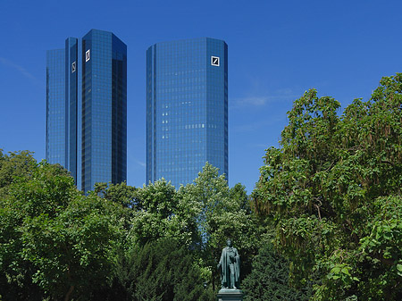 Fotos Deutsche Bank mit Statue | Frankfurt am Main