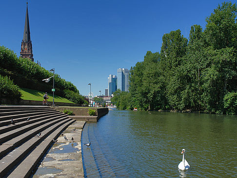 Fotos Dreikoenigskirche mit Main | Frankfurt am Main