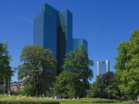 Dresdner Bank neben Trianon Foto 