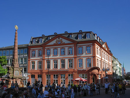 Foto Haus zum Grimmvogel mit Liebfrauenbrunnen - Frankfurt am Main