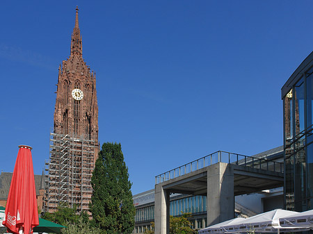 Foto Kaiserdom St. Bartholomäus mit Häuser - Frankfurt am Main