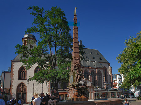 Liebfrauenkirche mit Liebfrauenbrunnen Foto 