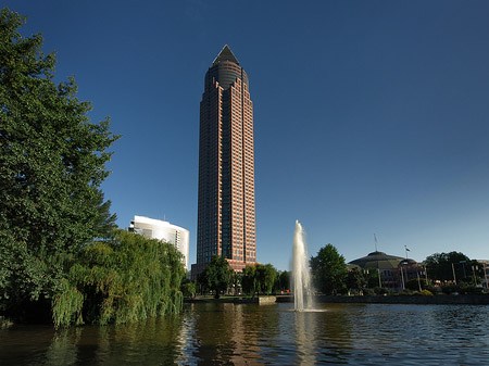 Messeturm mit Ludwig-Erhard-Anlage Fotos