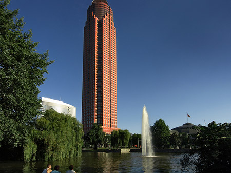 Messeturm mit Ludwig-Erhard-Anlage Fotos