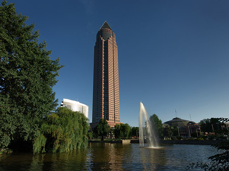 Foto Messeturm mit Ludwig-Erhard-Anlage - Frankfurt am Main