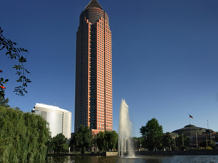 Messeturm mit Ludwig-Erhard-Anlage Fotos