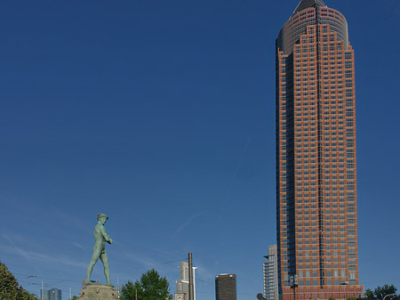 Messeturm mit Ludwig-Erhard-Anlage Fotos