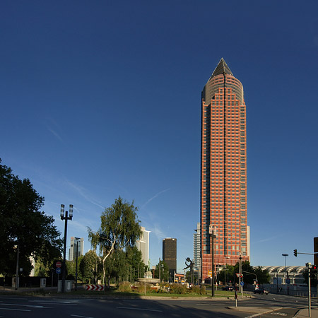 Messeturm mit Ludwig-Erhard-Anlage