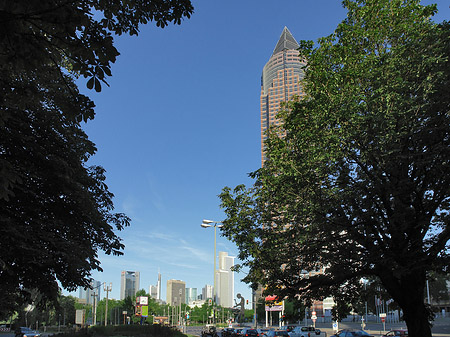 Messeturm mit Skyline Fotos