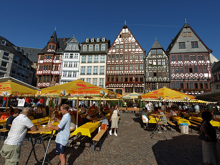 Fotos Römer mit Schirmen | Frankfurt am Main