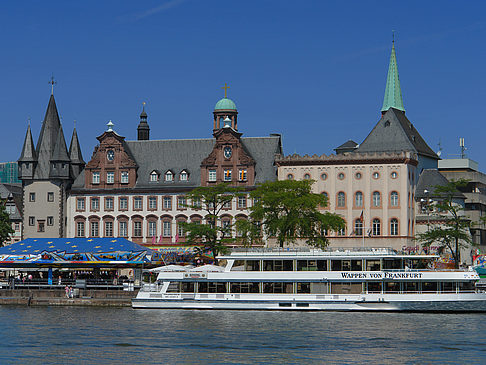 Foto Saalhof mit Schiff - Frankfurt am Main