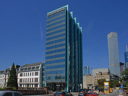 Schweizer National mit Eurotower Foto 