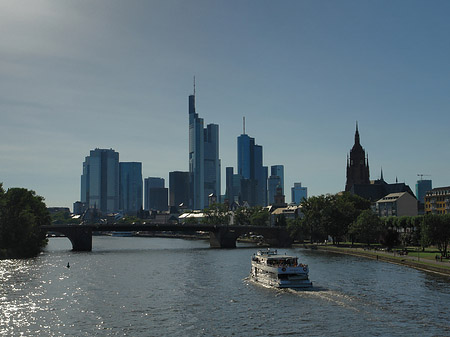 Fotos Skyline von Frankfurt hinter Alter Brücke | Frankfurt am Main