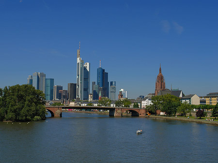 Fotos Skyline von Frankfurt mit Alter Brücke