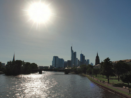 Foto Skyline von Frankfurt mit Alter Brücke - Frankfurt am Main